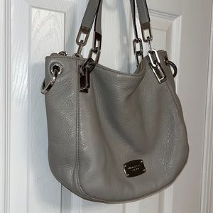 GREY MICHAEL KORS BAG🤩